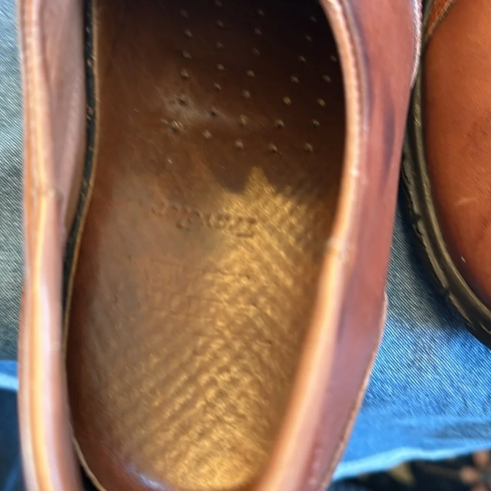 Allen Edmonds leather Traveler men’s Sneakers size 9 1/2
Price is firm - Picture 5 of 13